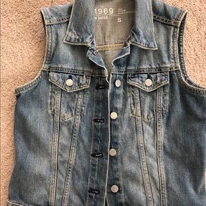GAP jean vest size small